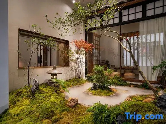 Zhuo Qi Wuyu (Jingdezhen Ceramic Art Avenue Taoxichuan)
