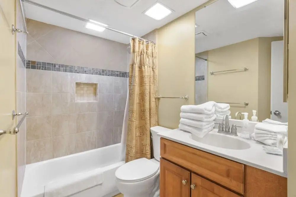 Windward Pointe 305 3rd Floor Beachfront Pool