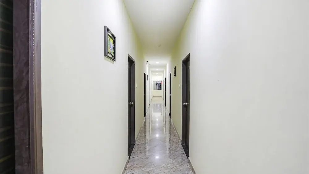 Fabhotel Royal Inn Ii
