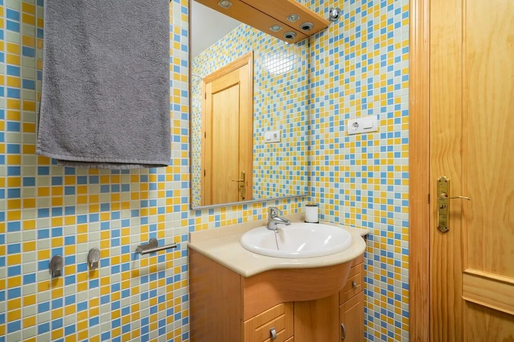 Bright Apartment with Sea View and Terrace Ref 53