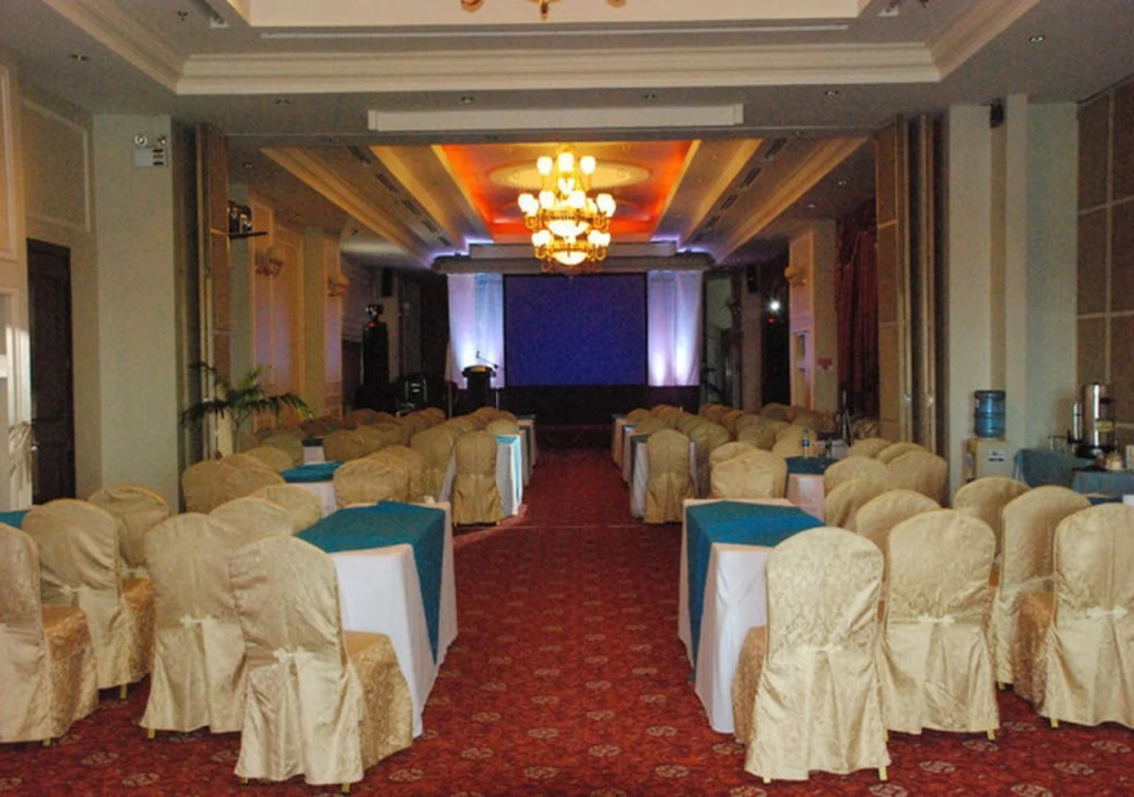 Sarrosa International Hotel and Residential Suites
