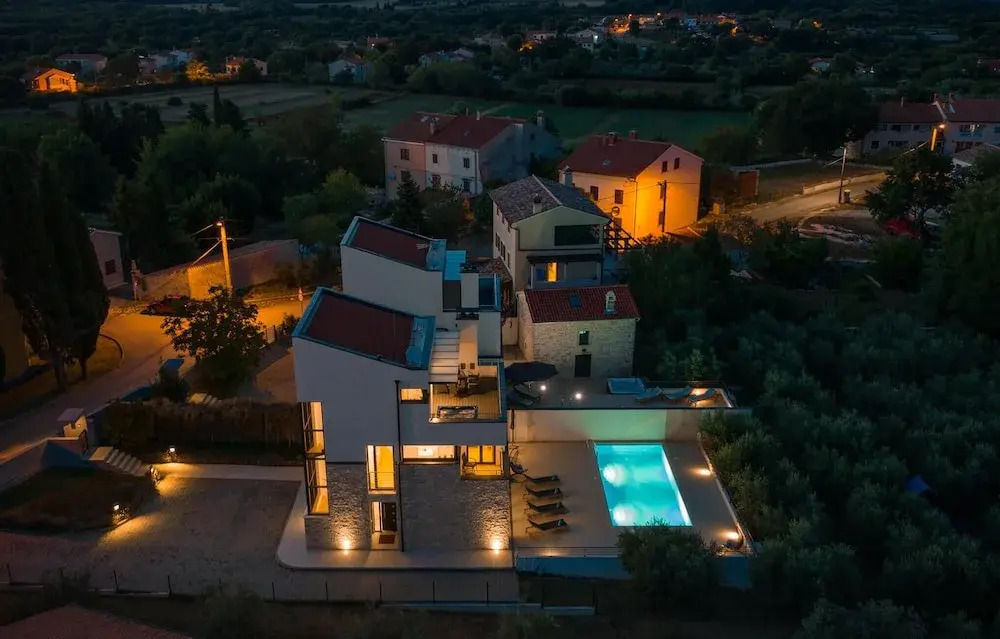 Awesome Home in Valtura with Hot Tub, WiFi & 3 Bedrooms