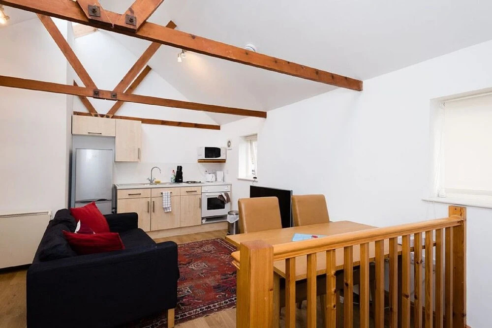 Cosy studio in bustling Grafton Centre