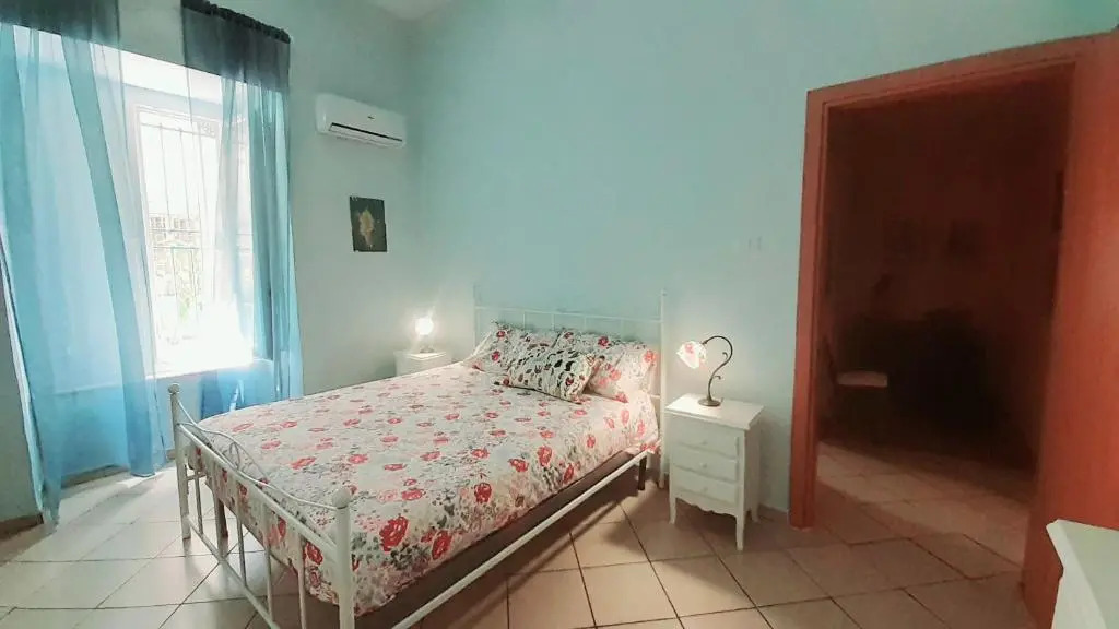 Casa Vacanze Donna Manu- Centralissima Tra Stazione Centrale ed Aeroporto