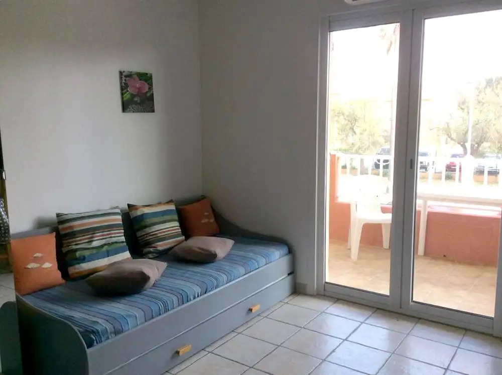 Studio in Hyères, With Wonderful sea View, Enclosed Garden and Wifi - 50 m From the Beach