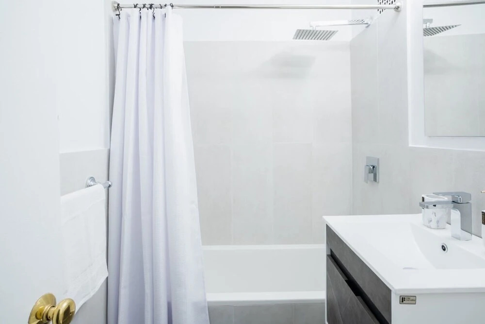 49-4a Prime Midtown Newly 2BR WD