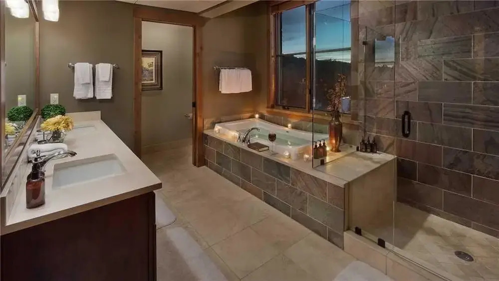 Governors Penthouse 401 3 BedroomCondo By Moving Mountains