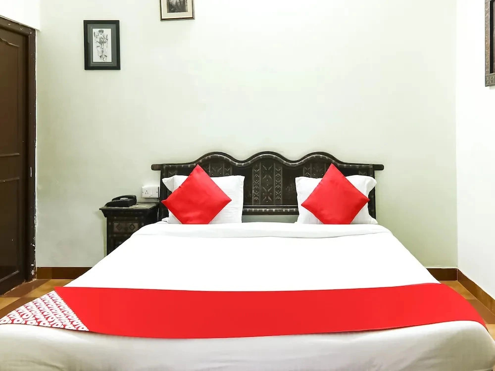Hotel The Regal Inn by OYO Rooms