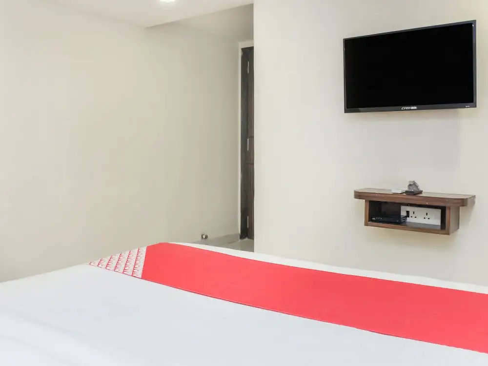OYO 22692 Flagship Strand Resort