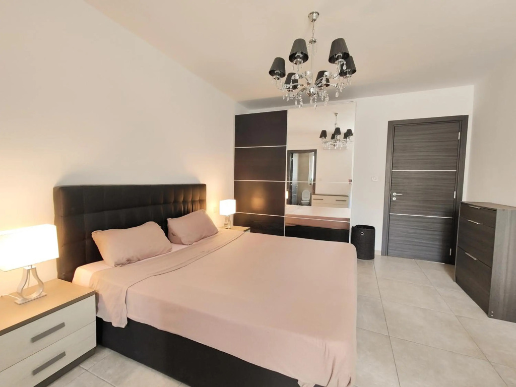 Large Central Apartment Near Valletta & Seafront