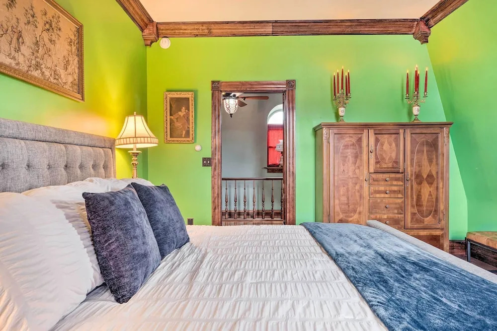 Downtown Lancaster French Victorian Gem!