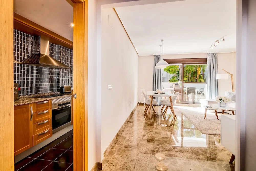 GH-Beautiful 2 bedroom apt small pool