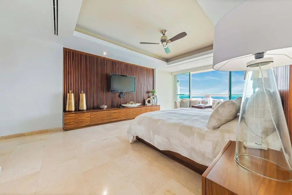 Luxury Oceanfront 4BR Condo - Pool - Ocean View