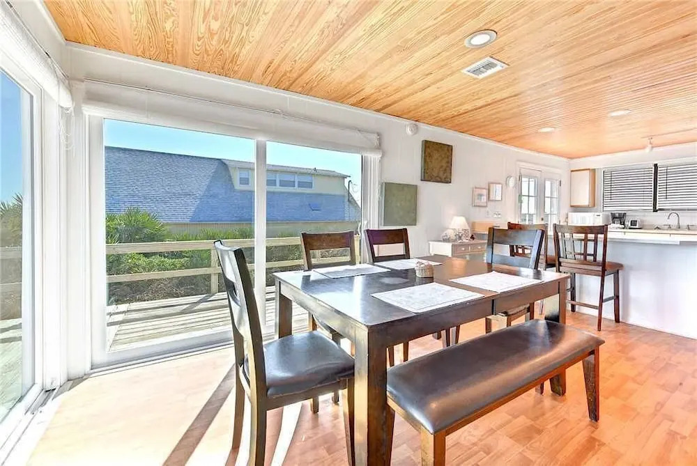 Harmony Beach House, 3 Bedrooms, Sleeps 6, Ocean Front, Large Deck