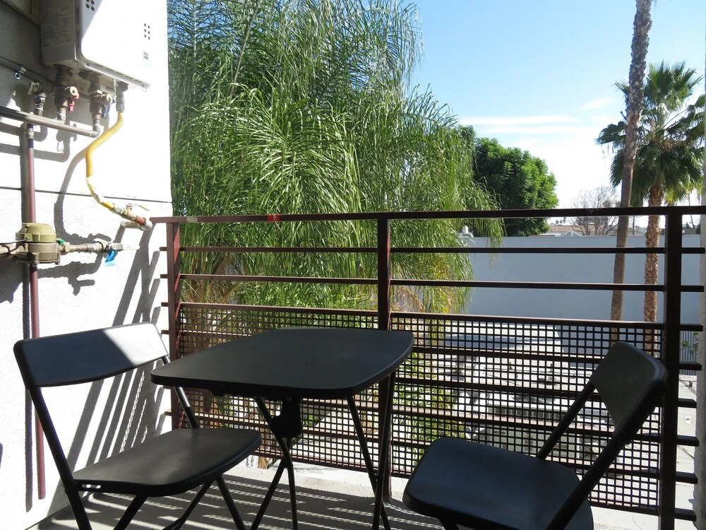 Fully Furnished Apartments near CSUN