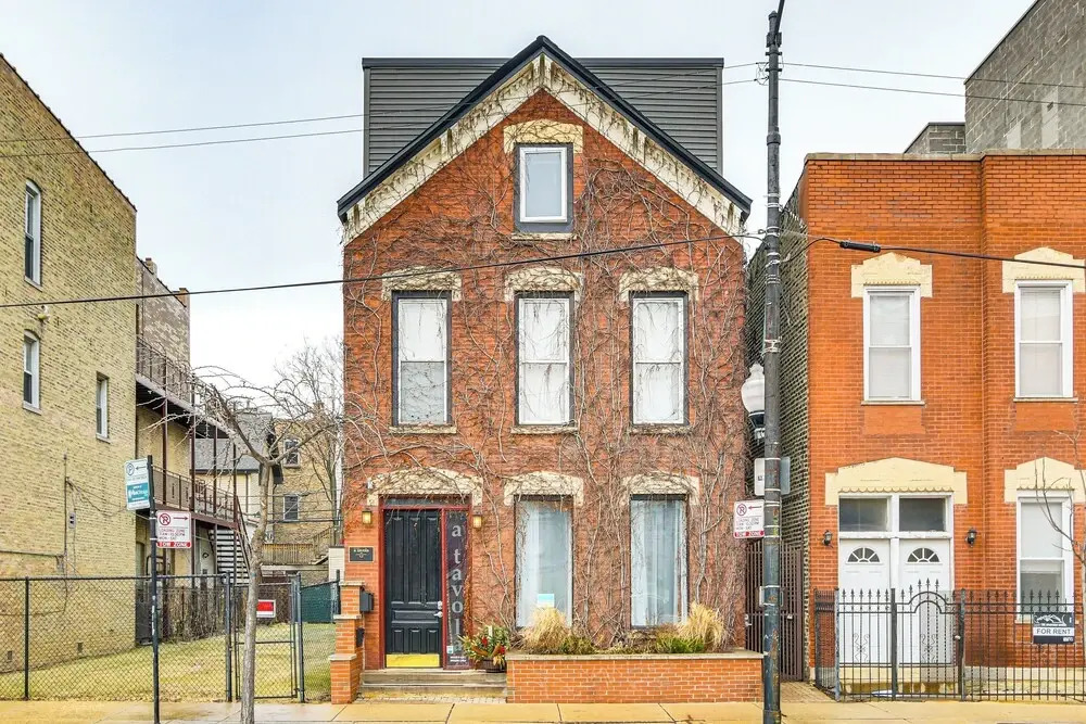 5 Mi to Dtwn: Ukrainian Village Apartment