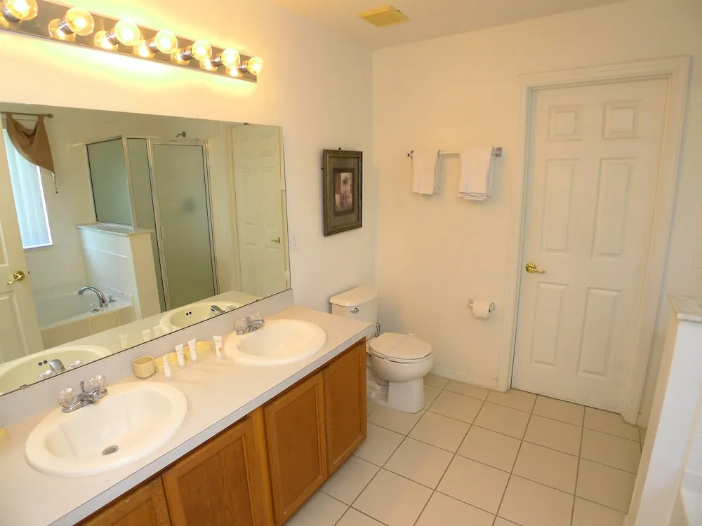 4 Bed Pool Home 253