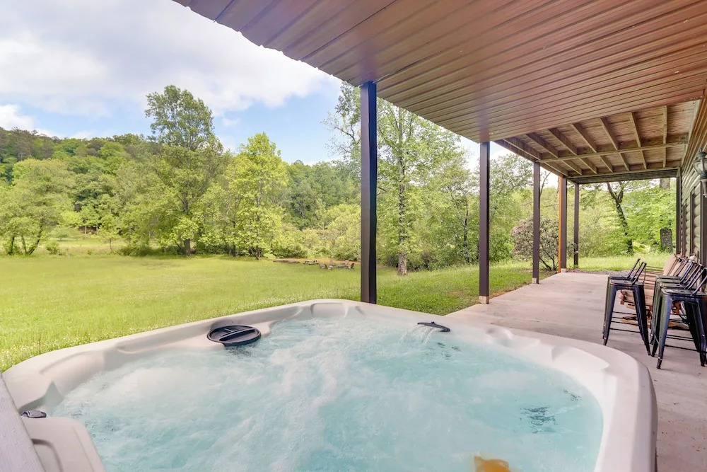 Riffle Run Cabin: River Access, Hot Tub, Game Room