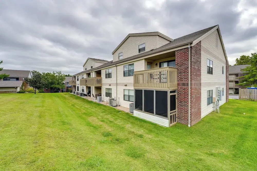 Fireplace, Indoor Pool Access! Family Branson Unit