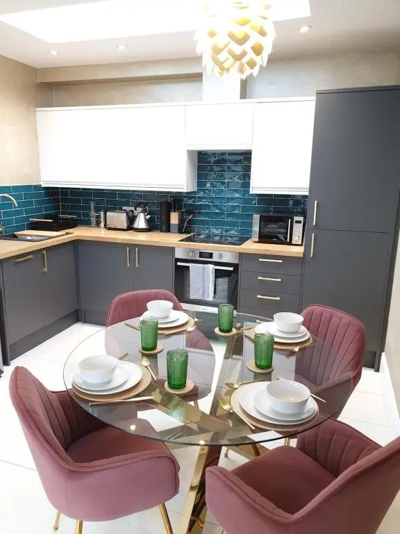 The Loughborough - Elegant, glamourous boutique 1 bed, central Truro