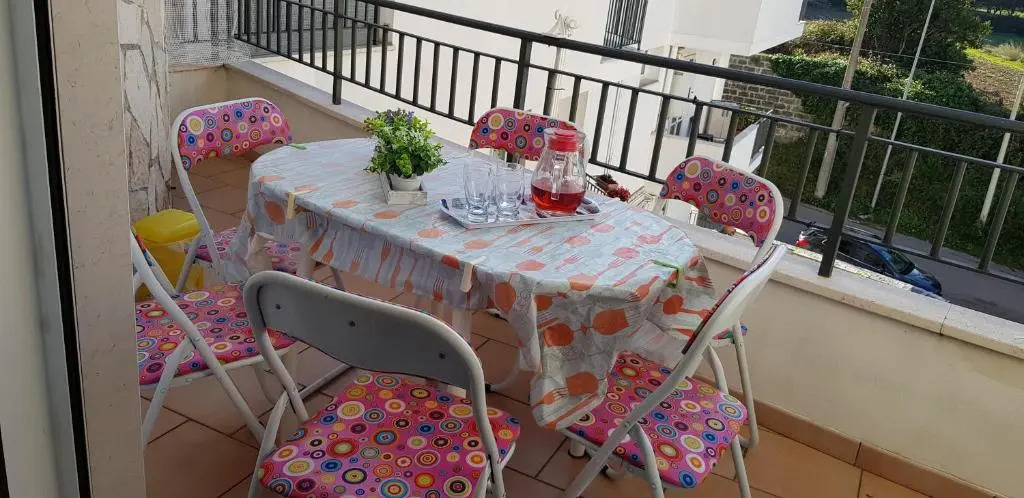2 BEDROOMED APARTMENT - sleeps 5