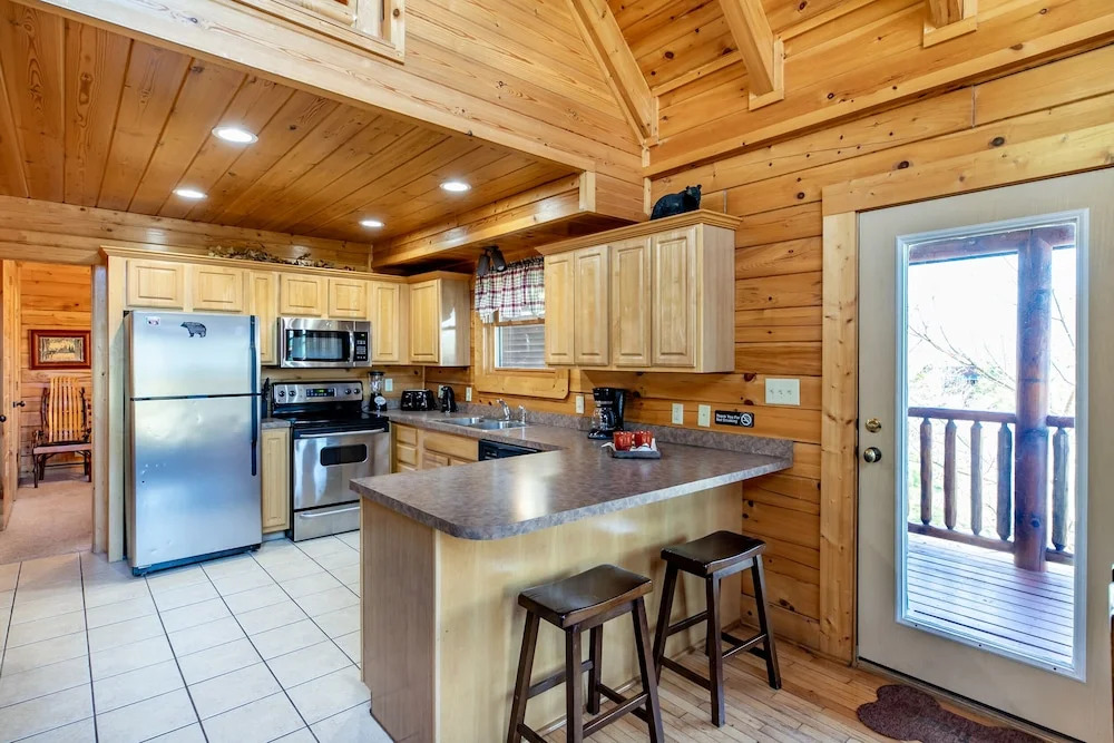 SmokyStays 5 Bedroom Cabin