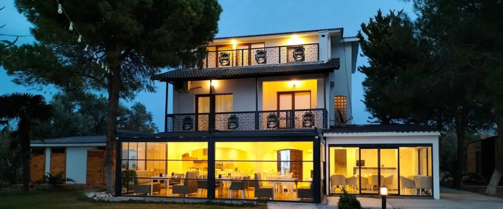 White Moon Hotel