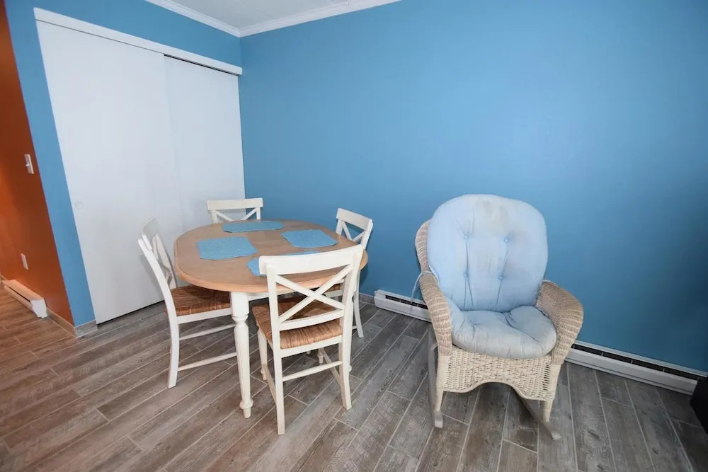 Oceanwalk East 411 1 Br condo by RedAwning