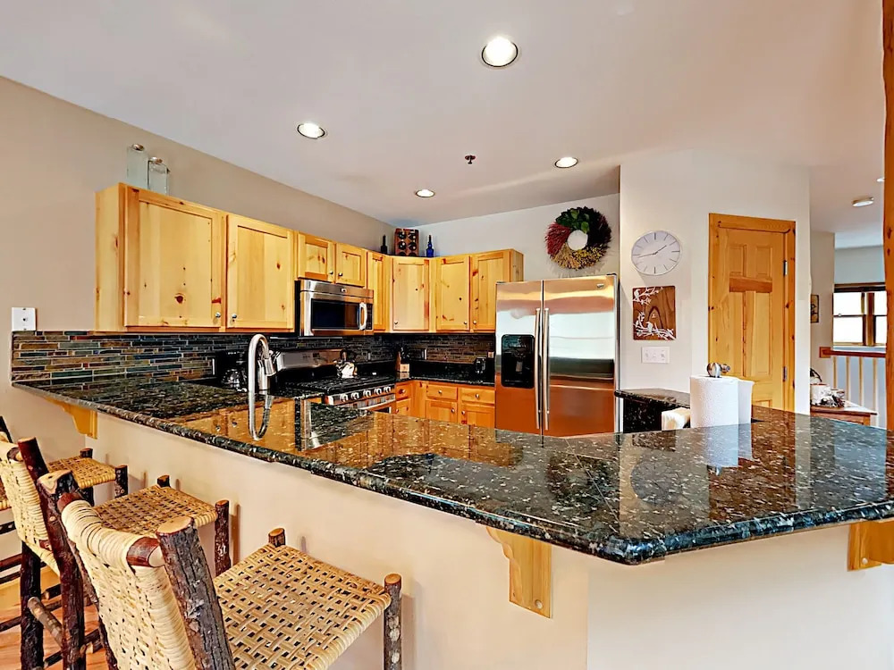 91 Starfire Lane 1972 Condo - 4 Br townhouse by RedAwning