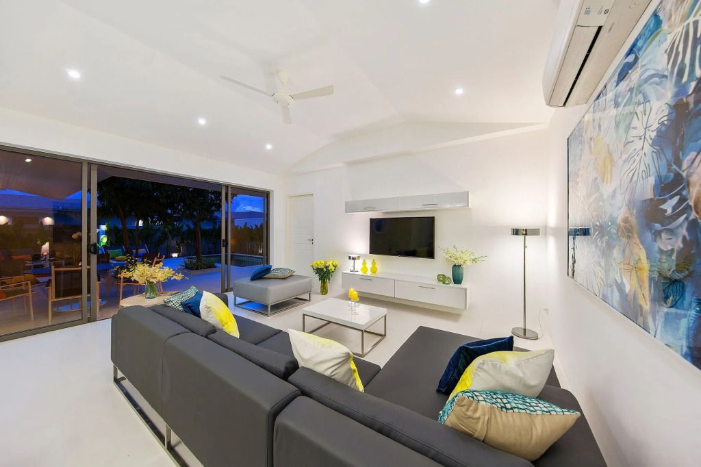 Villa White Orchid