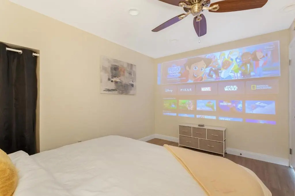 Luxury King Bed Projector Room near Beach & Disneyland