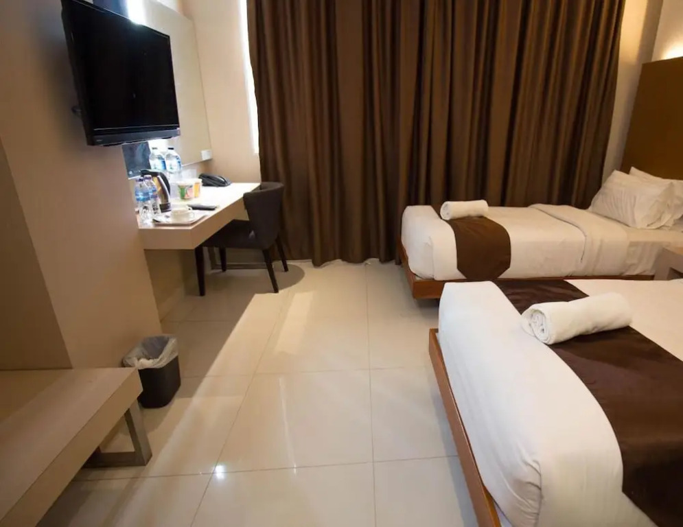 Sky Inn Express Hotel