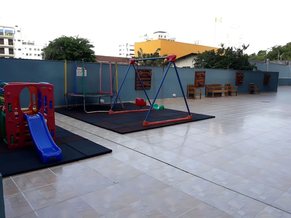BIWA Condomínio cm Piscina, 1garagem, WI-FI 300 Mega, Central de vigilância remota , Centro do Guarujá, próximo à Praia da Enseada e próx do Comércio, horários check-in e check-out flexíveis