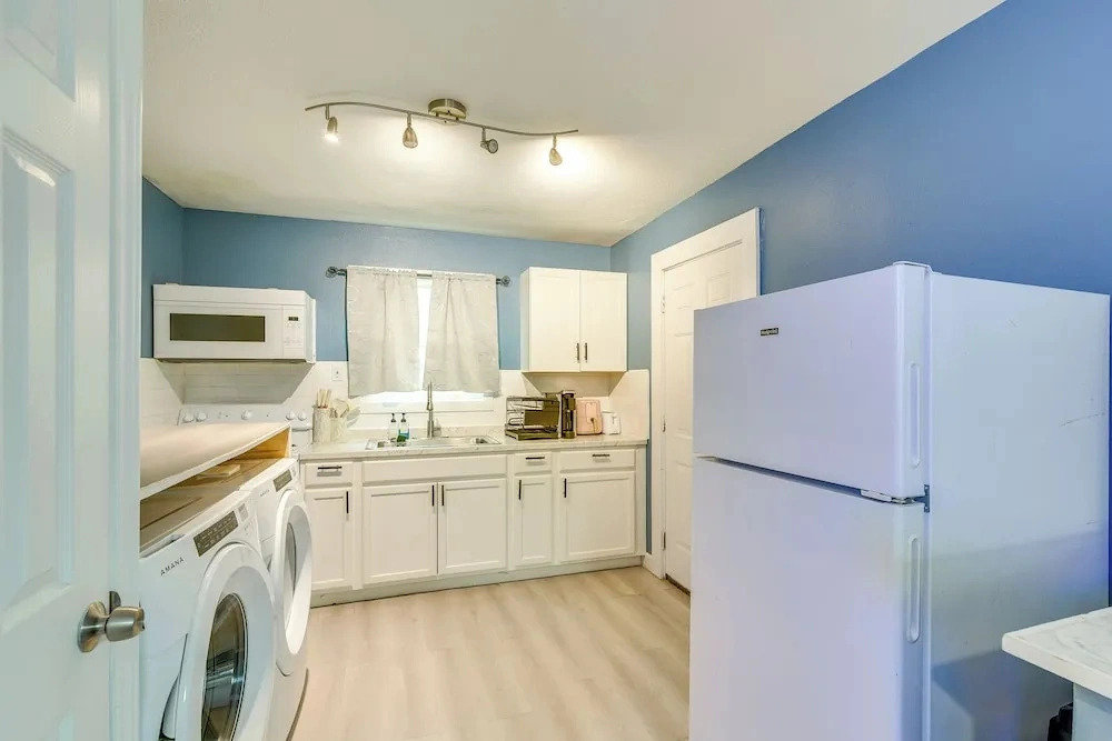 6 Mi to Med Center & NRG Stadium: Houston Home