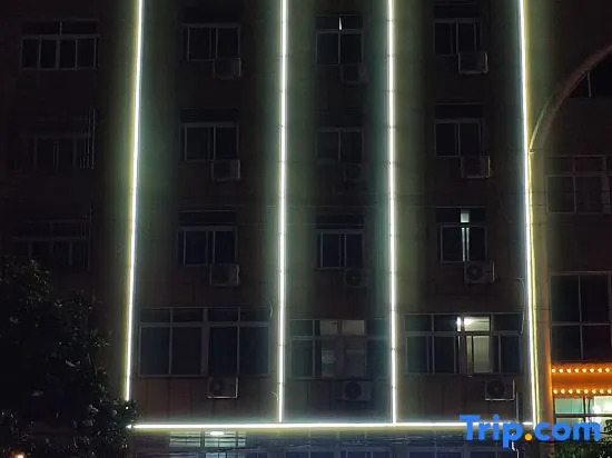 Junyi Chain Hotel (Anqing Tongcheng City Transportation Hub Center Tongcheng Station)