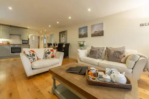1 Sandy Lane