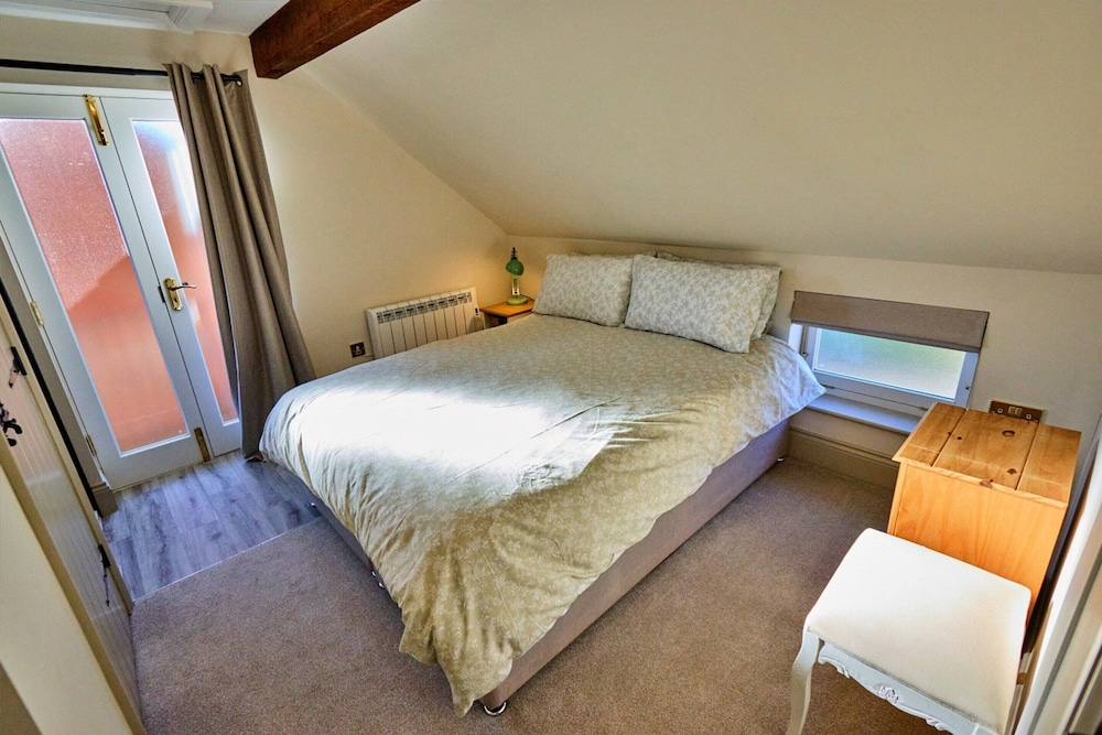 Cottage in Hemingby With Countryside Views