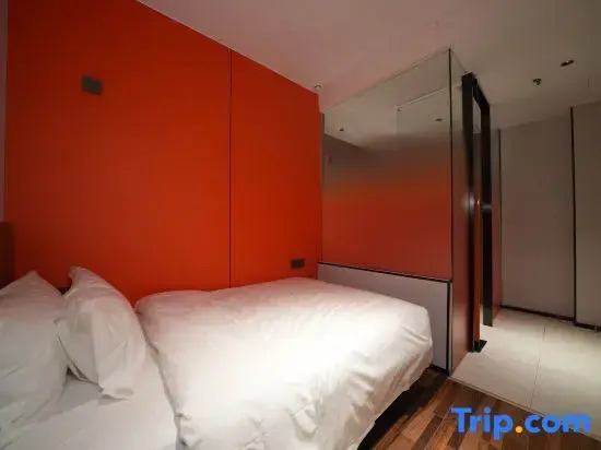 SOLO Esports Hotel