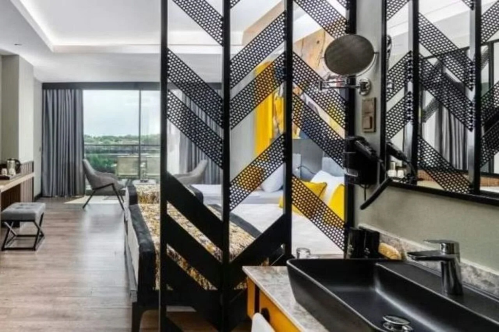 Arnor De Luxe Hotel & Spa