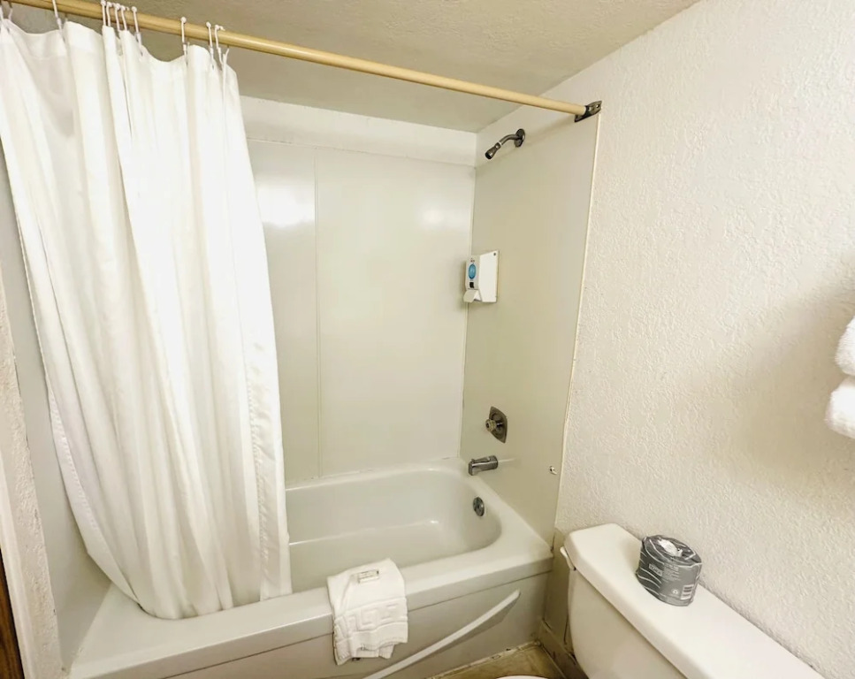 Island West Resort-Motel