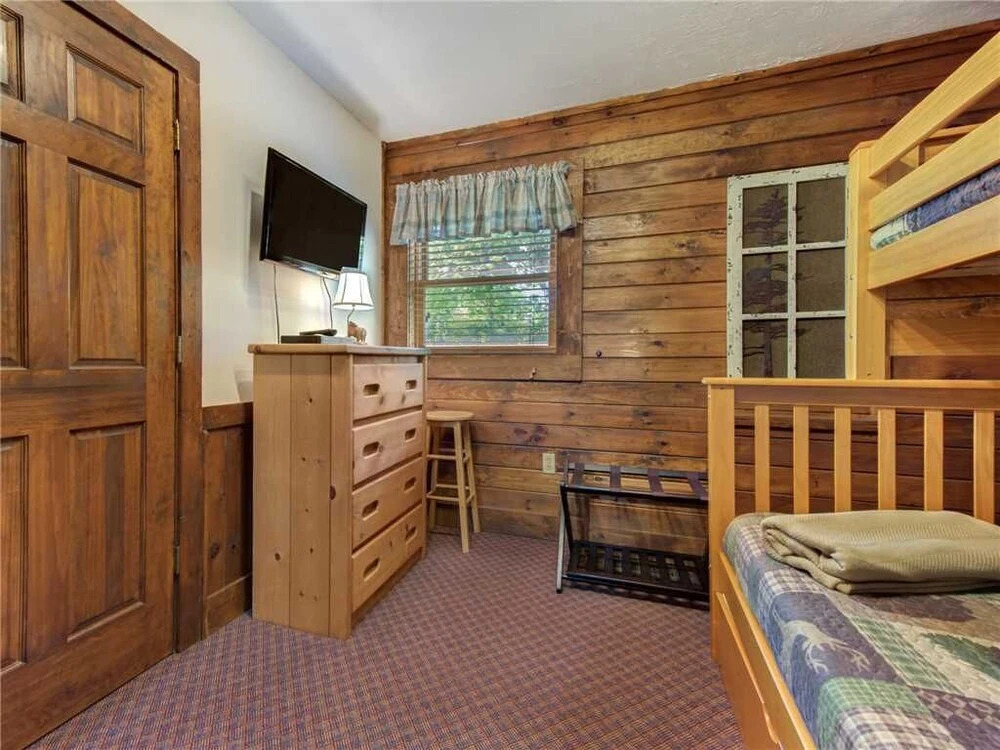 Hibernation Station - Three Bedroom Cabin