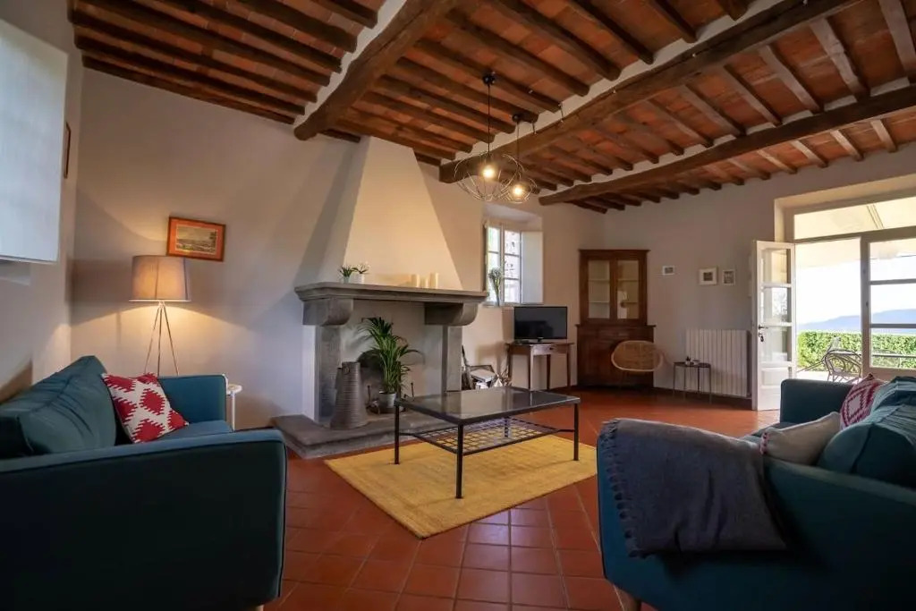 Ampio appartamento completamente rinnovato con vista piscina e jacuzzi