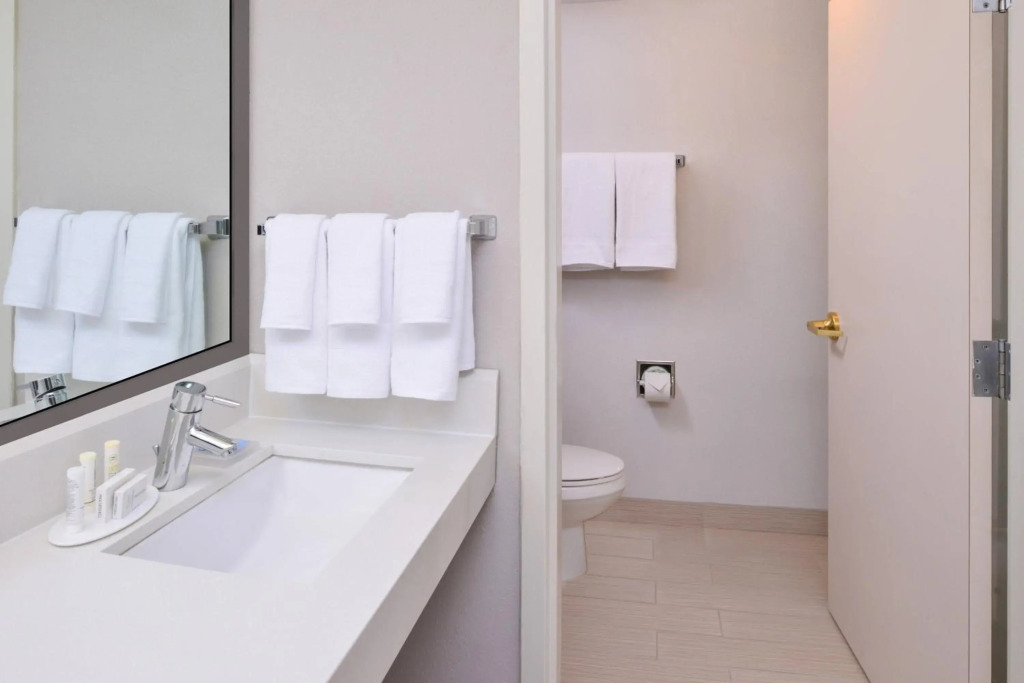 Country Inn & Suites by Radisson, Brown Deer - Milwaukee North