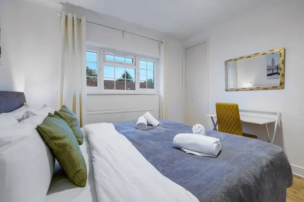 Modern 4 Bedroom Hse Garden in Feltham