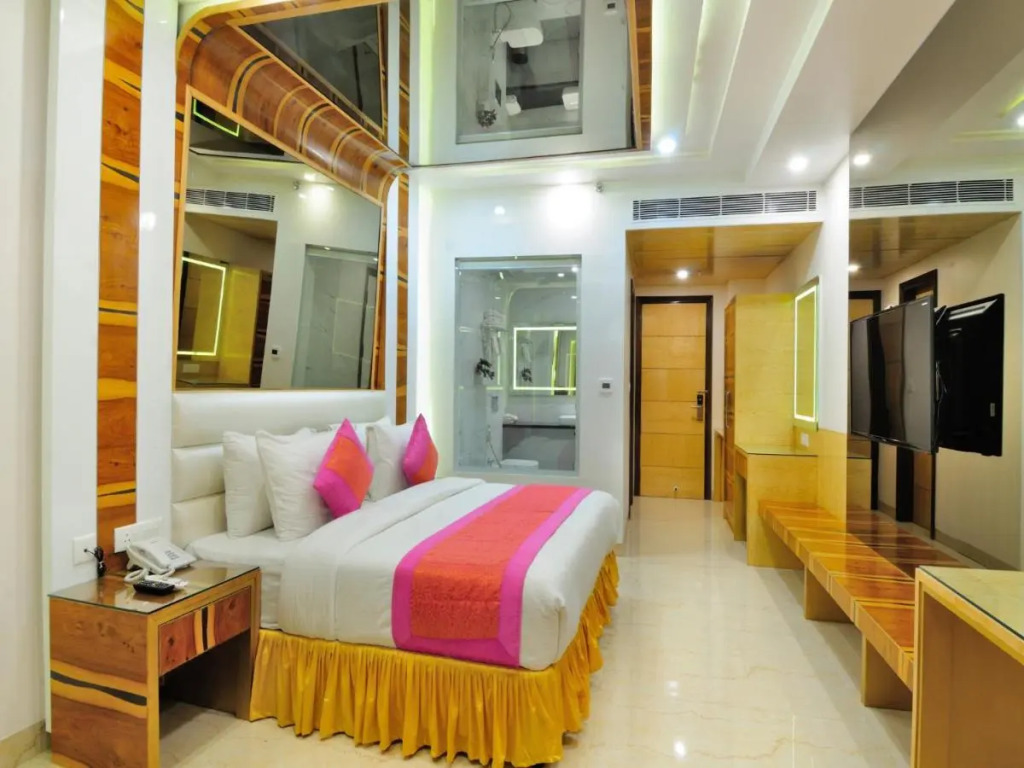 The Gold Regency - 02 Mins from New Delhi Railway Station