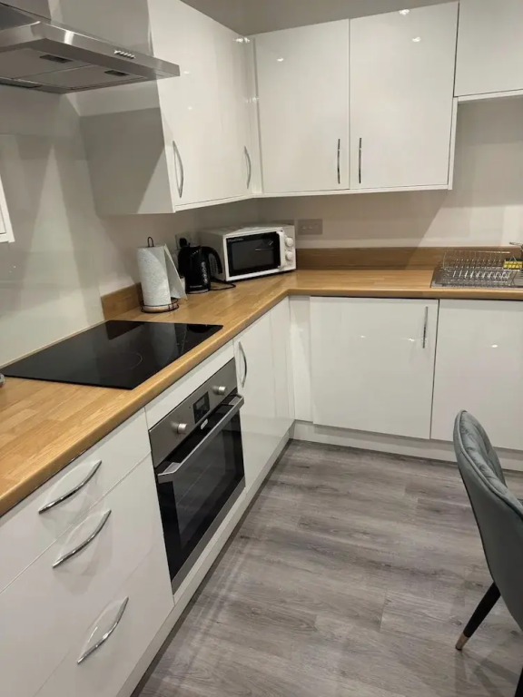 Bright & Cozy Hull Stay