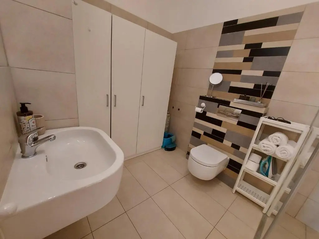 1st floor apartment, Center, with terrace, 7min to the sea