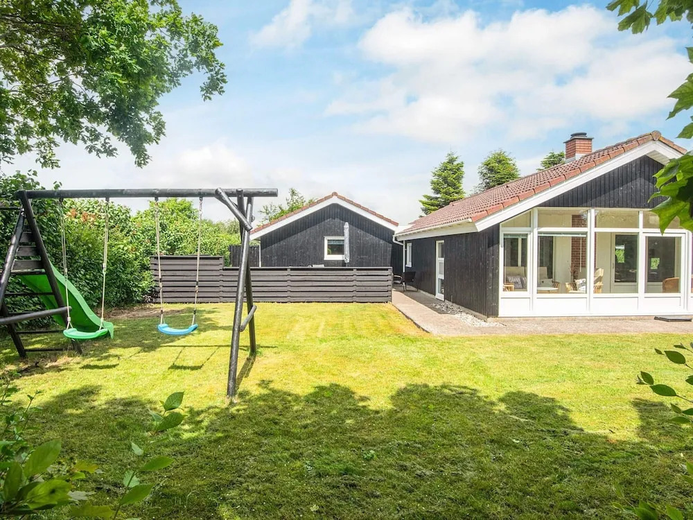 6 person holiday home in Hemmet
