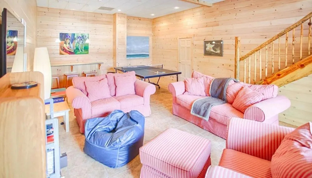Aska Lakeside Lodge