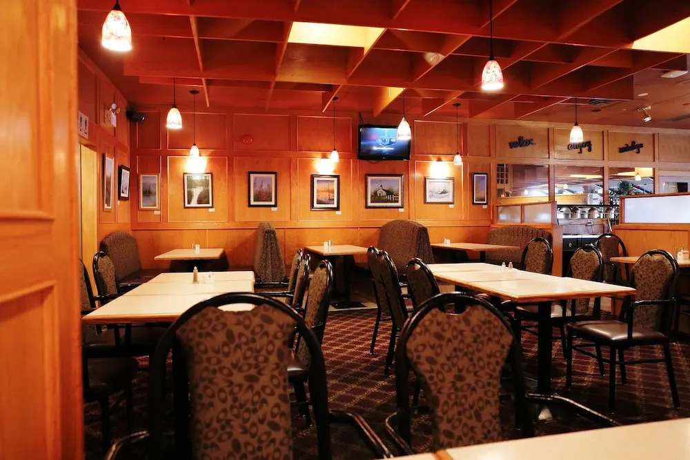 Tamarack Motor Inn